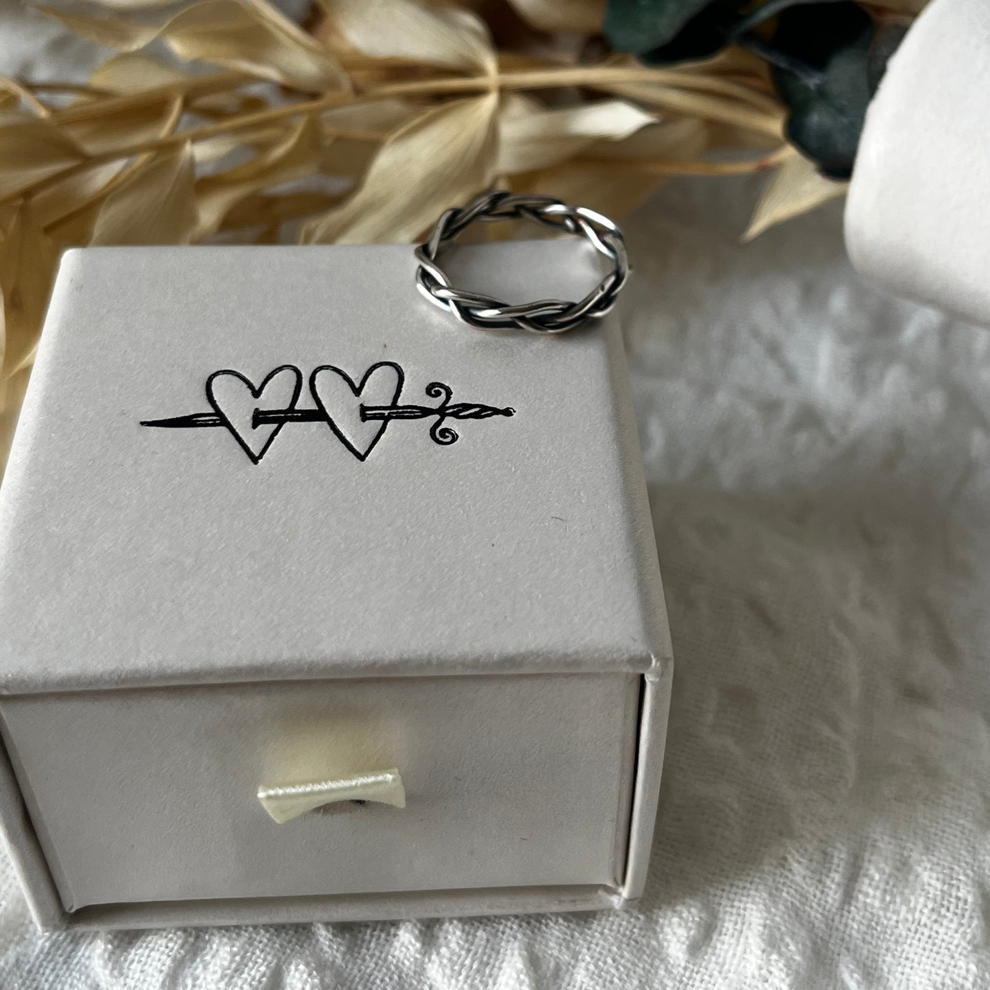 Handmade ring in sterling silver with a rope desing